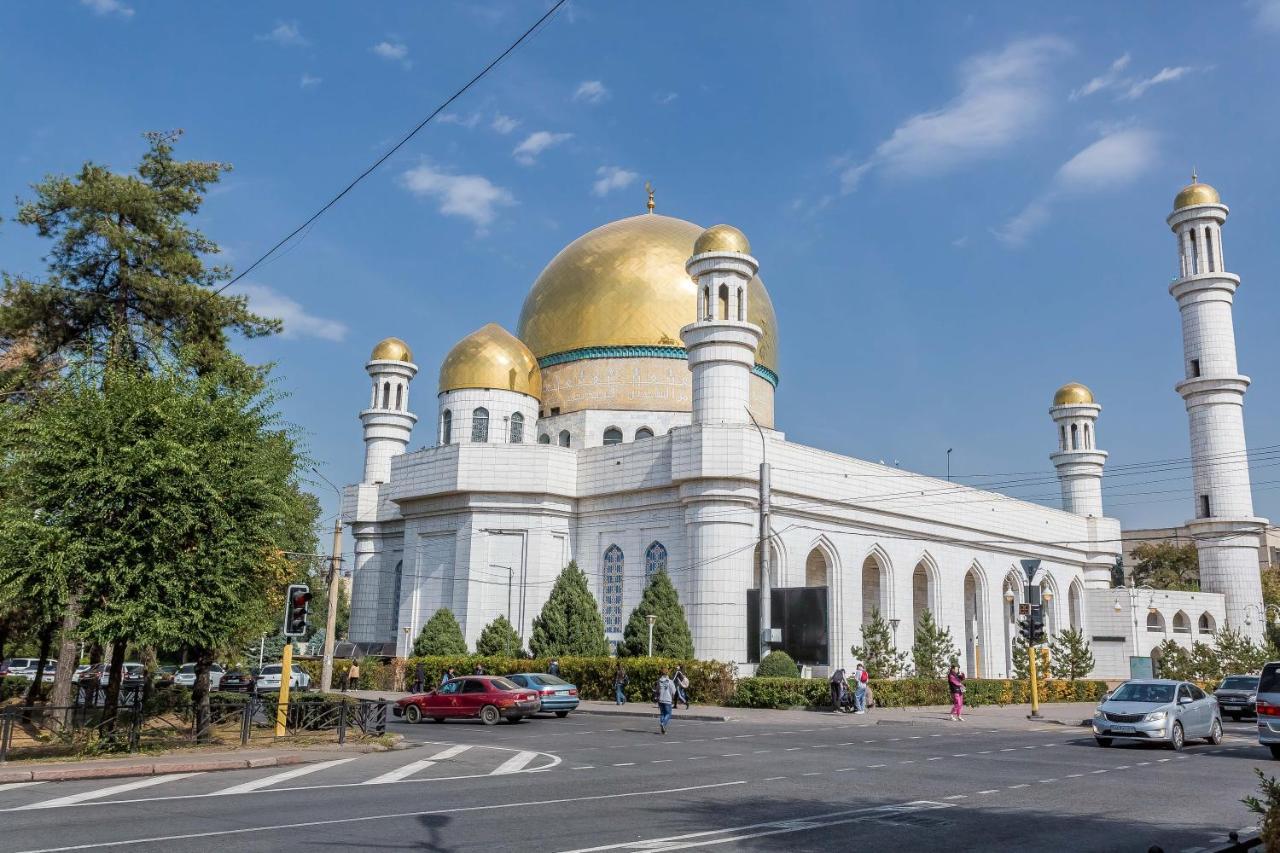 Стильная Квартира В Золотом Квадрате Almaty Exterior foto