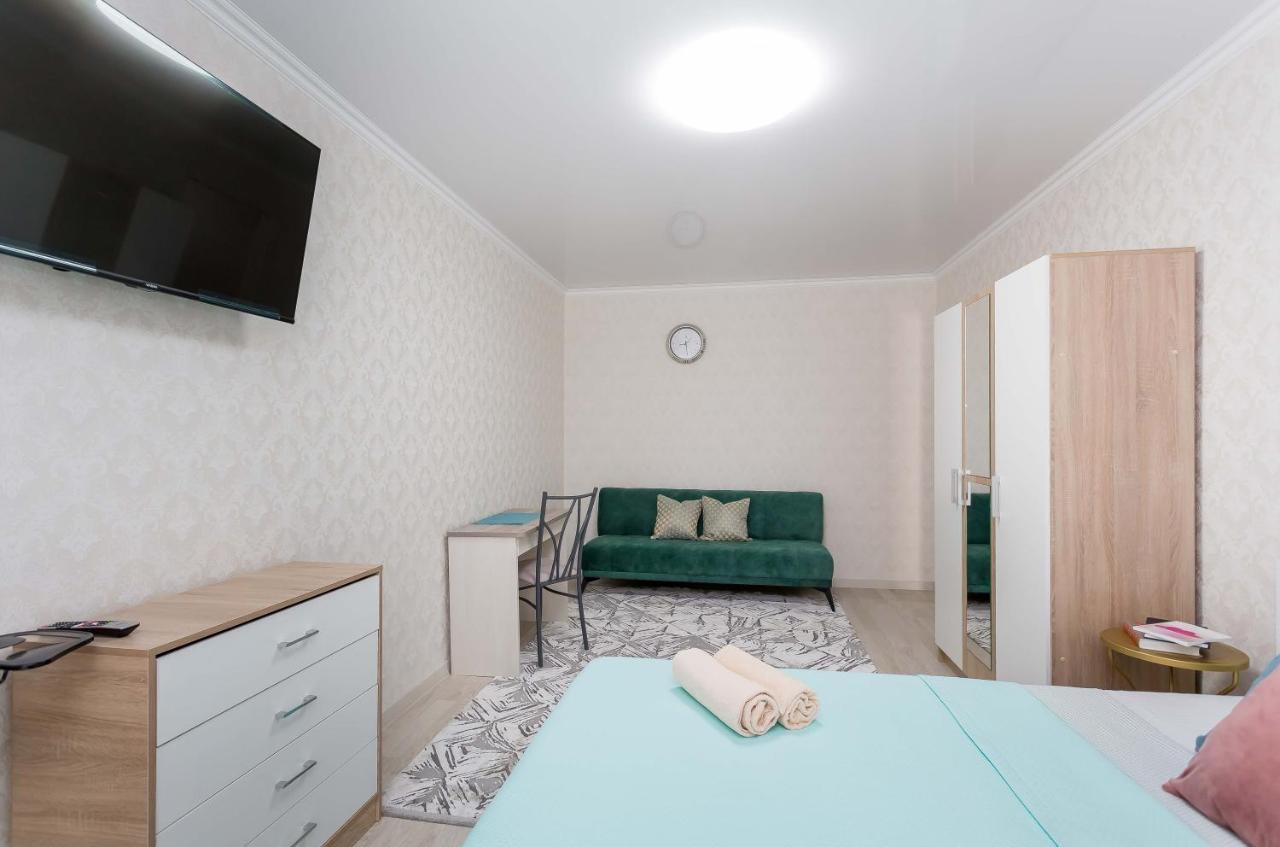 Стильная Квартира В Золотом Квадрате Almaty Exterior foto